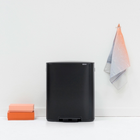 Мусорный бак Bo с педалью (2 x 30 л), Черный матовый Brabantia