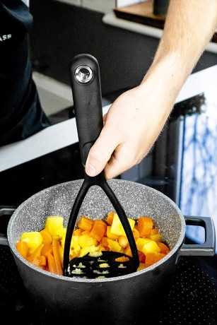 Картофелемялка Soft Grip Nylon MasterClass, 34 см. Kitchen Craft