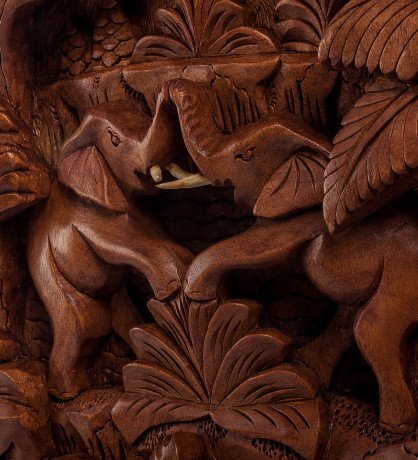 17-005 Панно резное "Пирамида из слонов - символ долголетия" (суар, о.Бали)