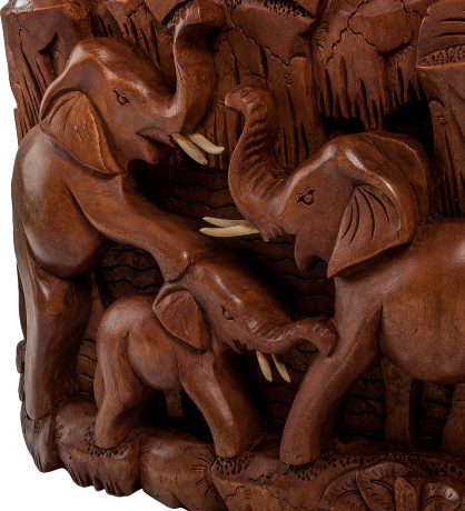 17-005 Панно резное "Пирамида из слонов - символ долголетия" (суар, о.Бали)