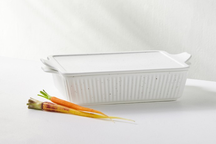 Форма для запекания, 33х23 см, с крышкой, фарфор P, прямоугольная, молочная, в крапинку, Speckle Maxwell & Williams