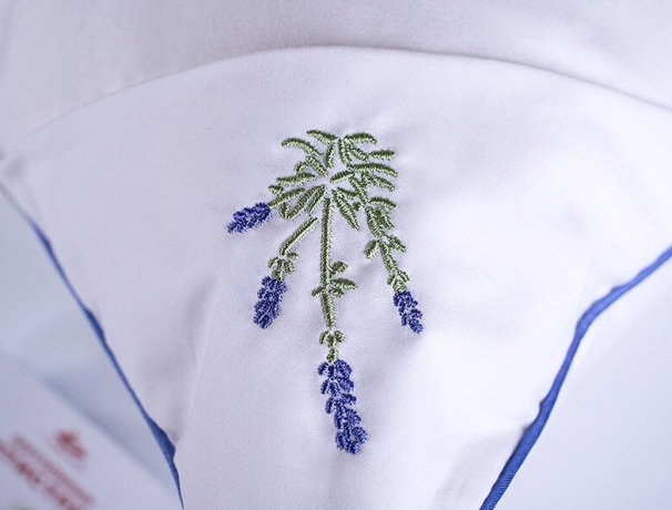 Подушка средняя из Фитолинии "Лаванда Антистресс", 50х68 см. в комплекте ароматное саше из натуральной лаванды, Natures