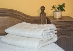 Одеяло всесезонное с овечьей шерстью "Шерстяной завиток" 200х220 из микрофибры, Natures