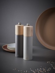 Мельница для перца Boreal, 21 см. цвет: темно-серый, Peugeot