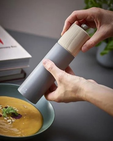 Мельница для перца Boreal, 21 см. цвет: темно-серый, Peugeot