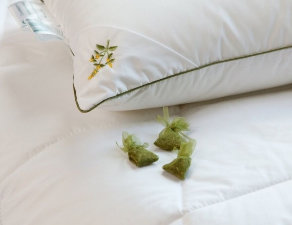 Подушка средняя из Фитолинии "Мята Антистресс", 50х68, в комплекте ароматное саше из натуральной мяты, Natures