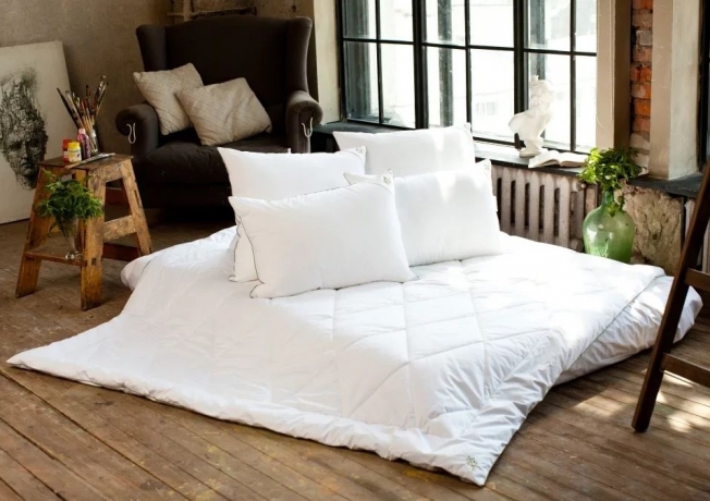 Подушка средняя из Фитолинии "Мята Антистресс", 68х68 см. в комплекте ароматное саше из натуральной мяты, Natures