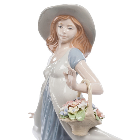 CMS-20/14 Фигурка "Девушка с корзинкой" (Pavone)