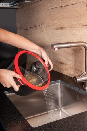 Кастрюля, 20 см. 2,5 л. красная индукционная Squality