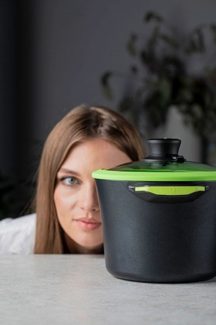 Кастрюля, 20 см. 2,5 л. зеленая индукционная Squality