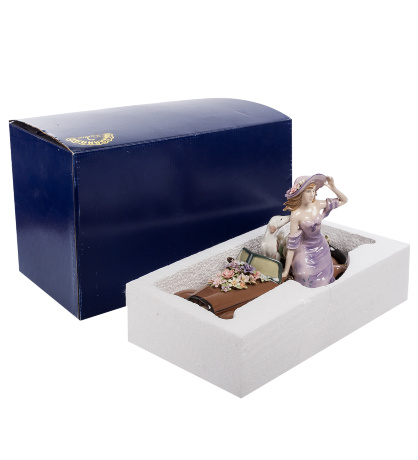 CMS-20/18 Фигурка "Девушка с автомобилем" (Pavone)