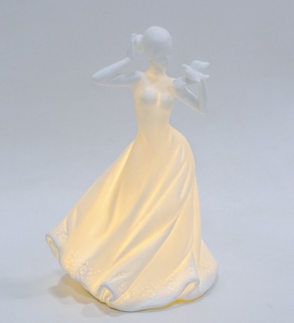 JP-186/34 Статуэтка с подсветкой "Леди" (Pavone)