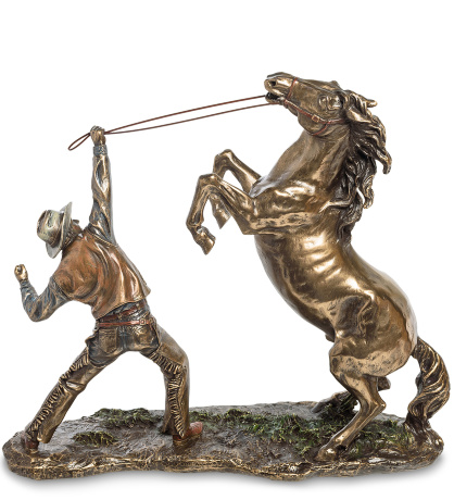 WS-882 Статуэтка "Ковбой, укрощающий лошадь"