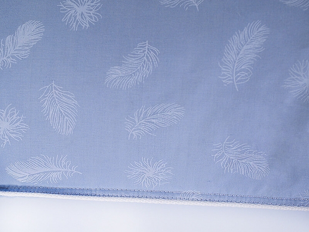 Подушка средняя полупуховая "Антикризисная", 68х68 см. Natures