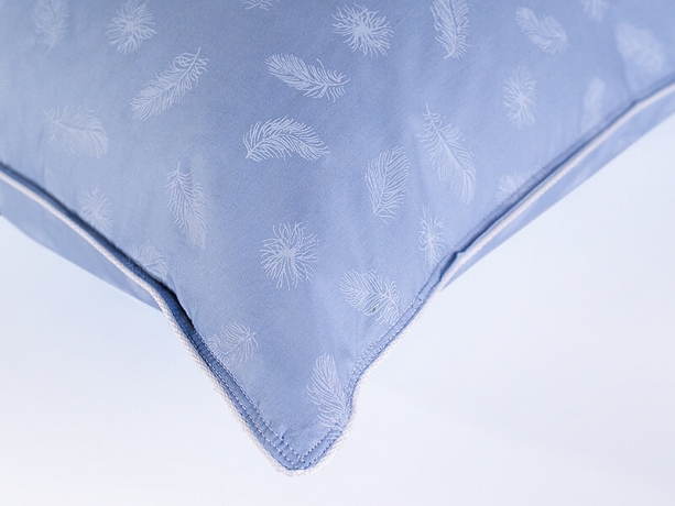 Подушка средняя полупуховая "Антикризисная", 68х68 см. Natures