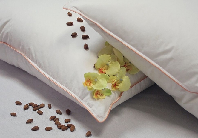 Подушка упругая из гусиного пуха с внутренним ядром "Миндальное сердечко", 50х68 см. Natures