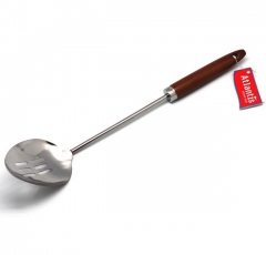 Ложка с прорезями Atlantis, цвет дерево