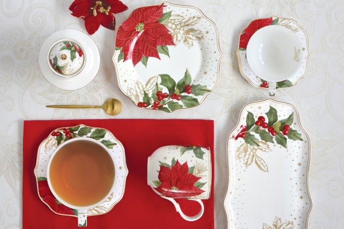 Чашка с блюдцем Пуансеттия и ягоды, 0,25 л. Easy Life